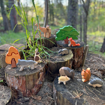 Waldorfinspiriertes Spielset Wald und Wiese mit Holztieren und Spieltuch