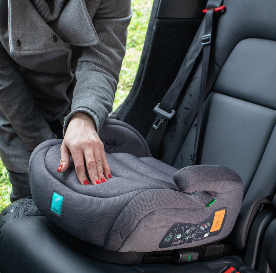 WOMBAT Sitzerhöhung ISOFIX 125-150 cm