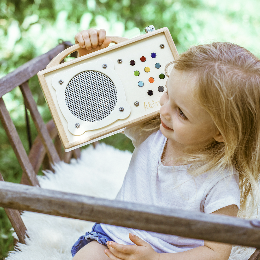 hörbert Musikbox aus Holz mit Mikrofon