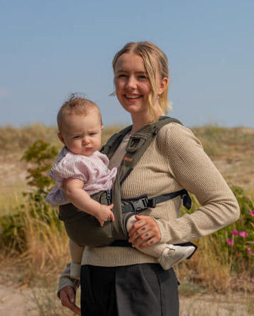 MOOVA Babytrage mit extra viel Bewegungsfreiheit