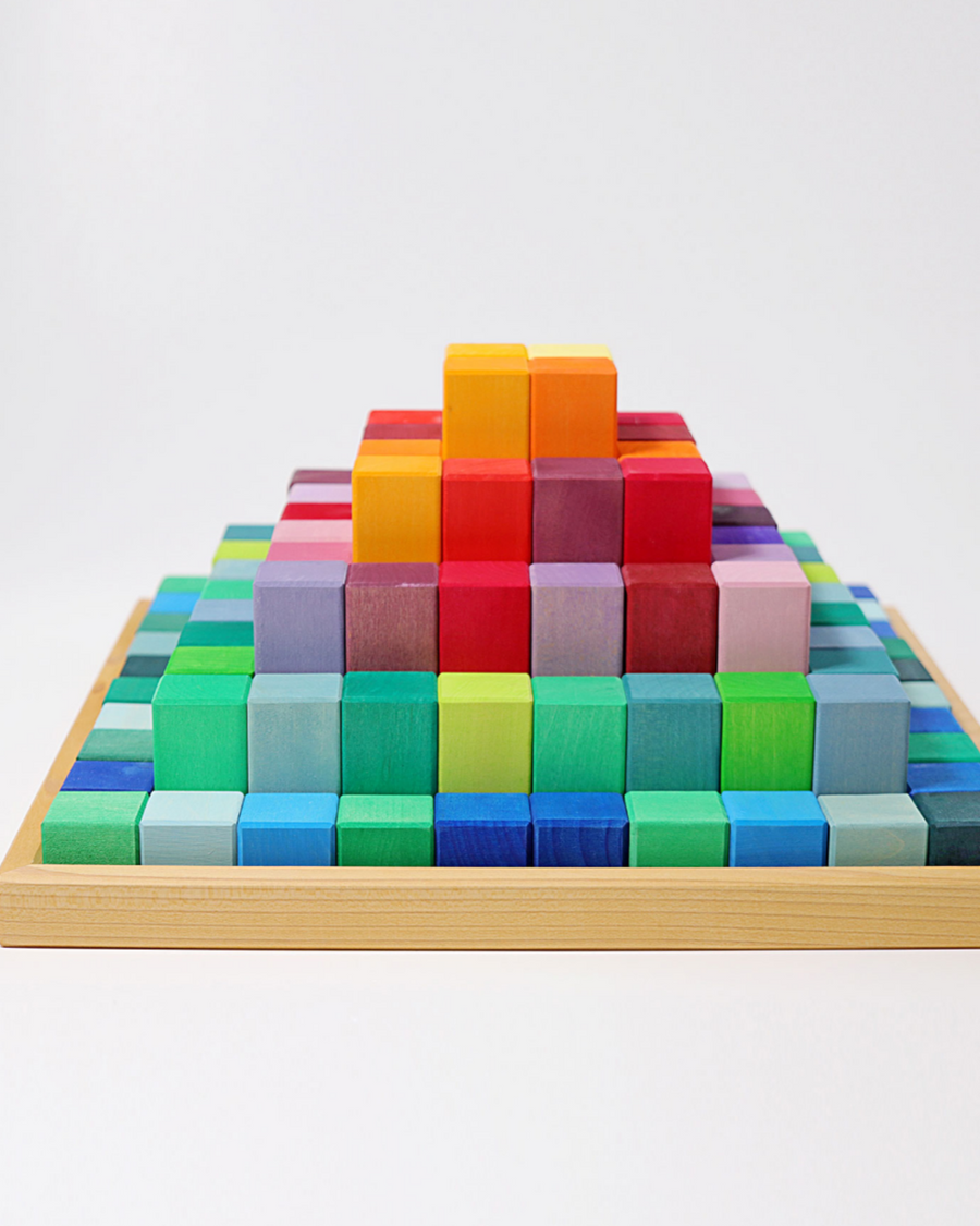 GRIMM'S Große Stufenpyramide mit Regenbogenfreunden Grimms