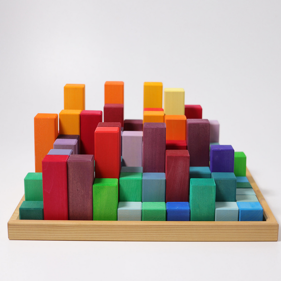 GRIMM'S Große Stufenpyramide mit Regenbogenfreunden Grimms