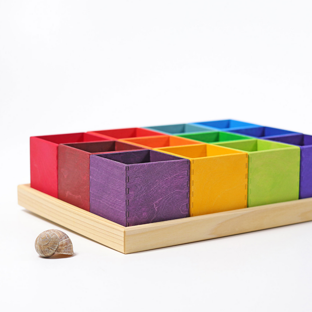 GRIMM'S 12er Sortierhilfe im Set mit Holzpinzette und Holzperlen Grimms